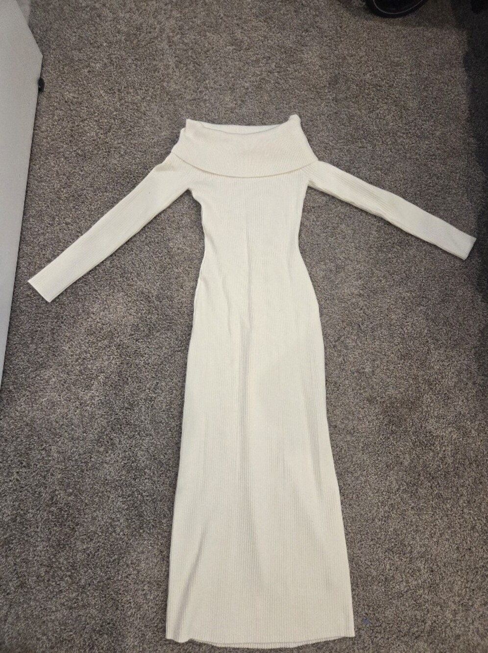 Abercrombie Off-Shoulder Ribbed Maxi Dress in Cream